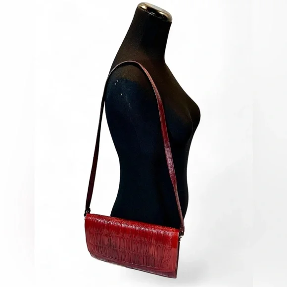 Red Eel Skin, Pleated/Gathered Front Flap Shoulder bag, made in Korea 1980s - Picture 5 of 14